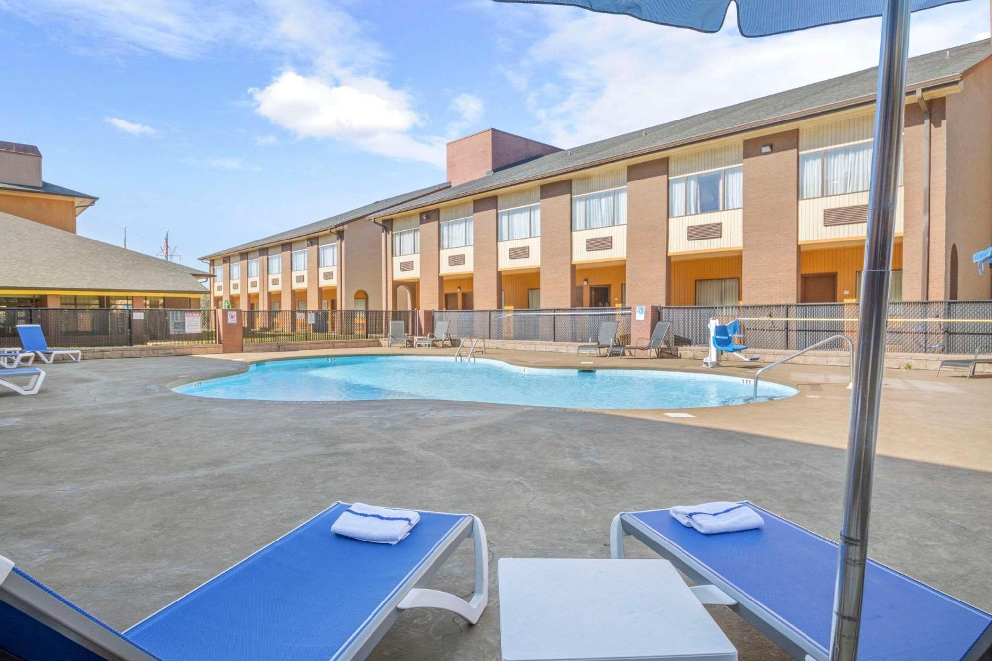 Quality Suites Hickory South Esterno foto