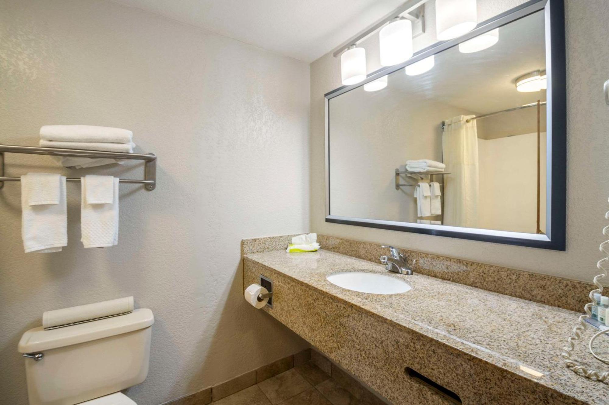 Quality Suites Hickory South Esterno foto
