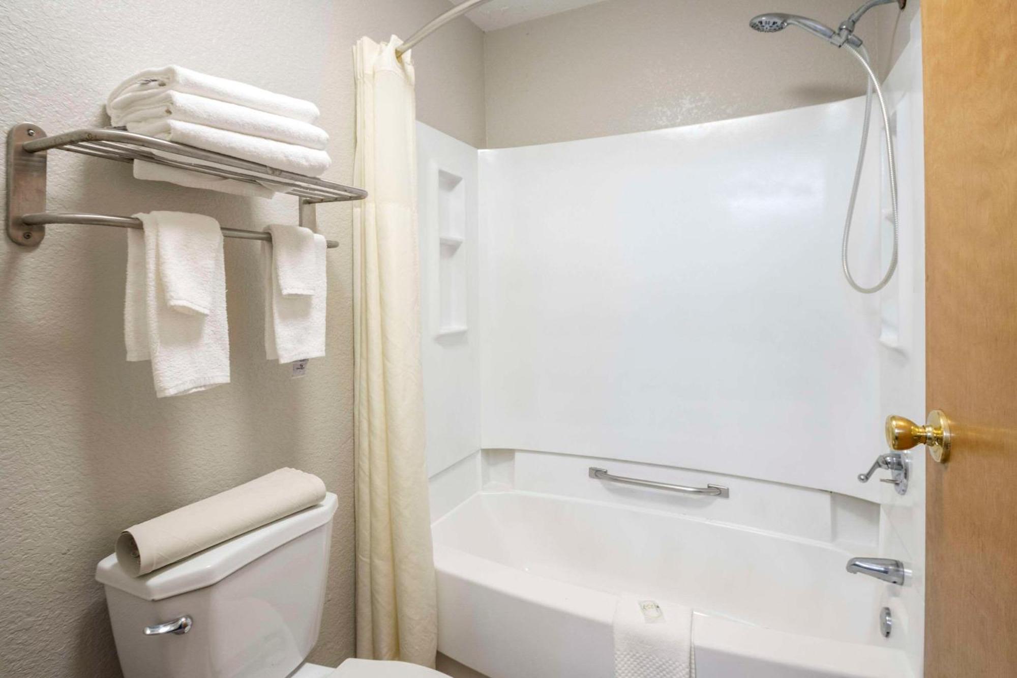 Quality Suites Hickory South Esterno foto