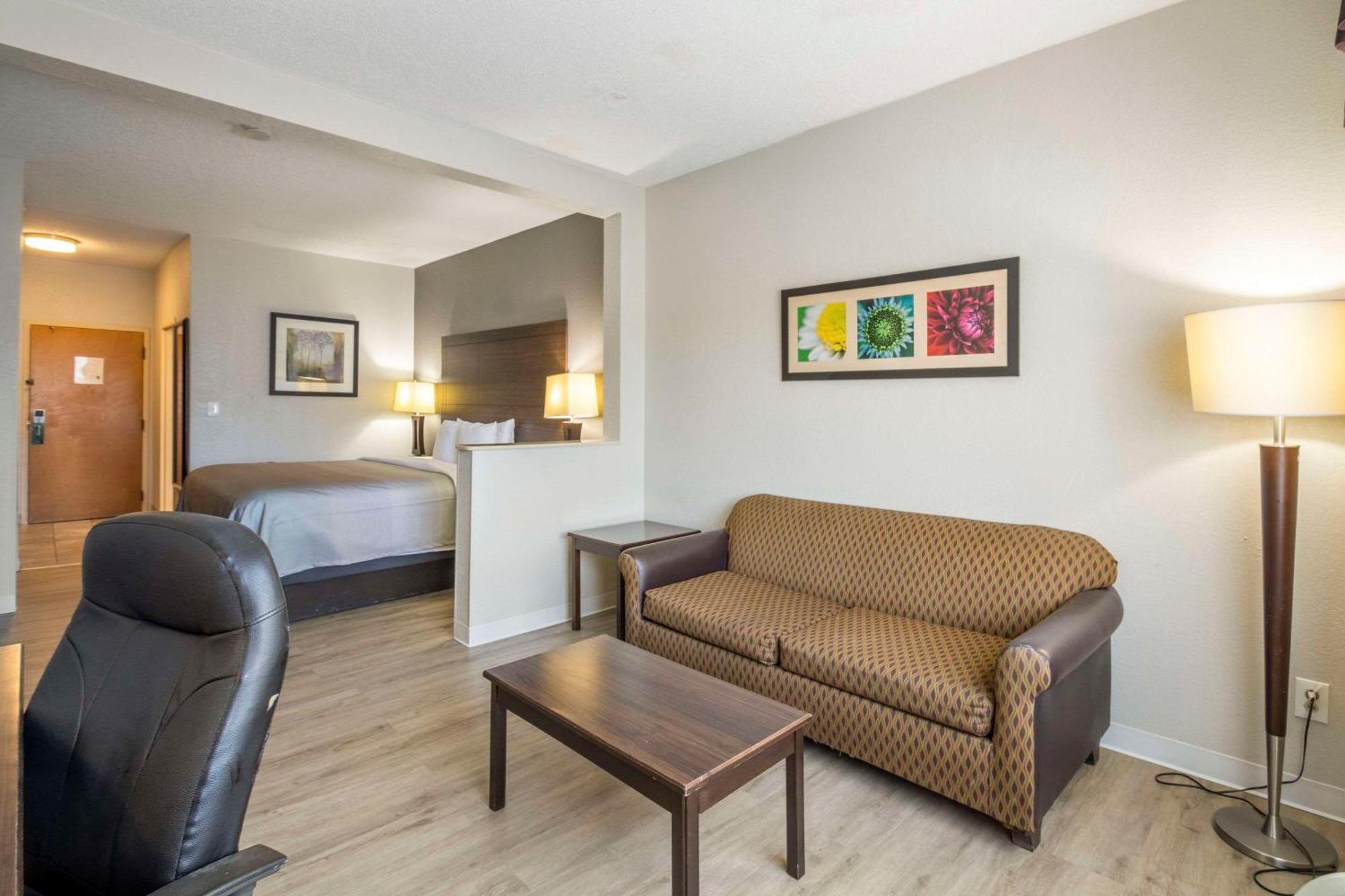 Quality Suites Hickory South Esterno foto
