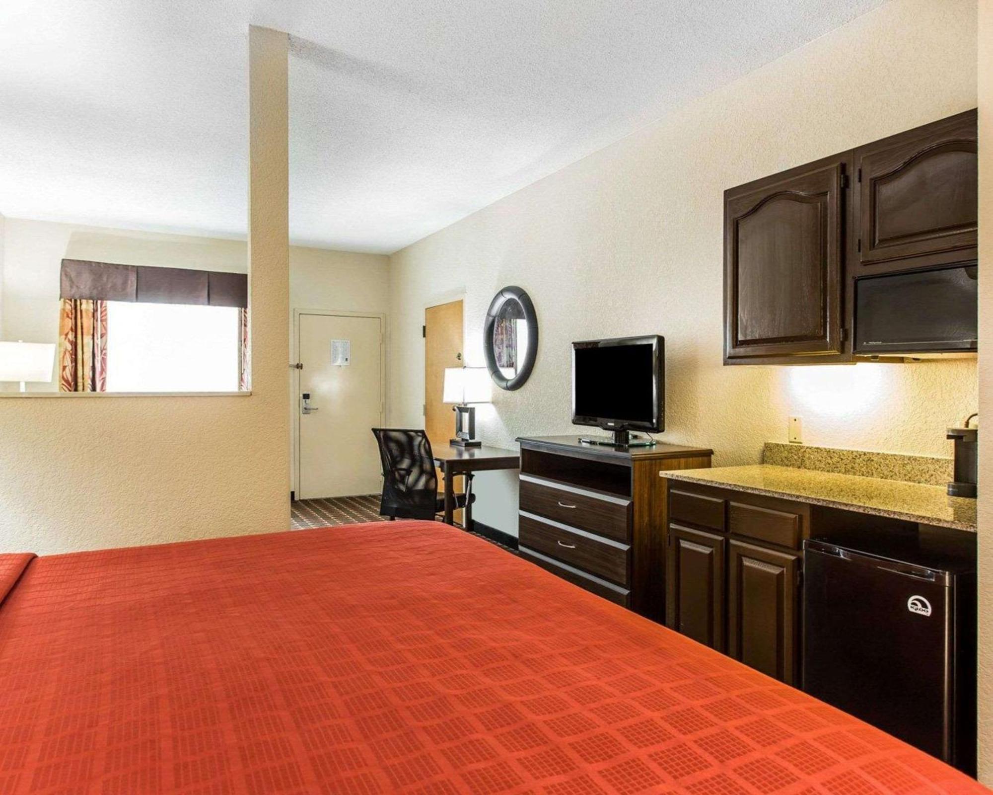 Quality Suites Hickory South Esterno foto